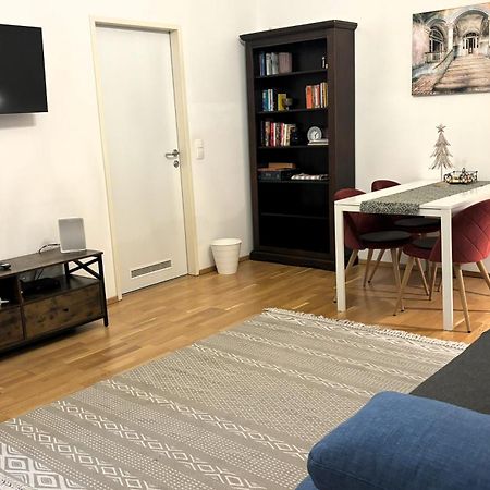 Casa Nostra - Ruhige Stadtwohnung Mit Balkon Vienna Luaran gambar