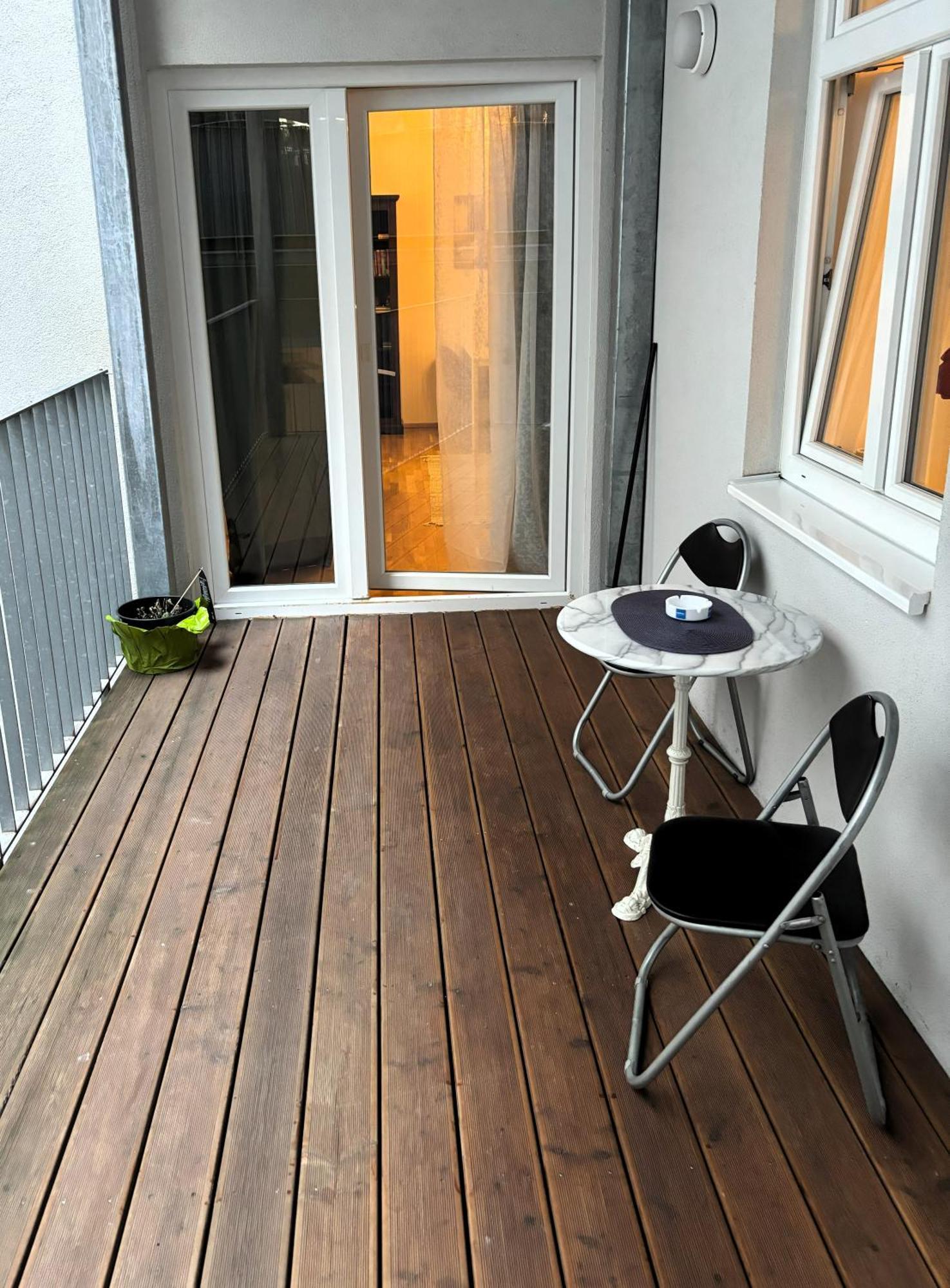 Casa Nostra - Ruhige Stadtwohnung Mit Balkon Vienna Luaran gambar
