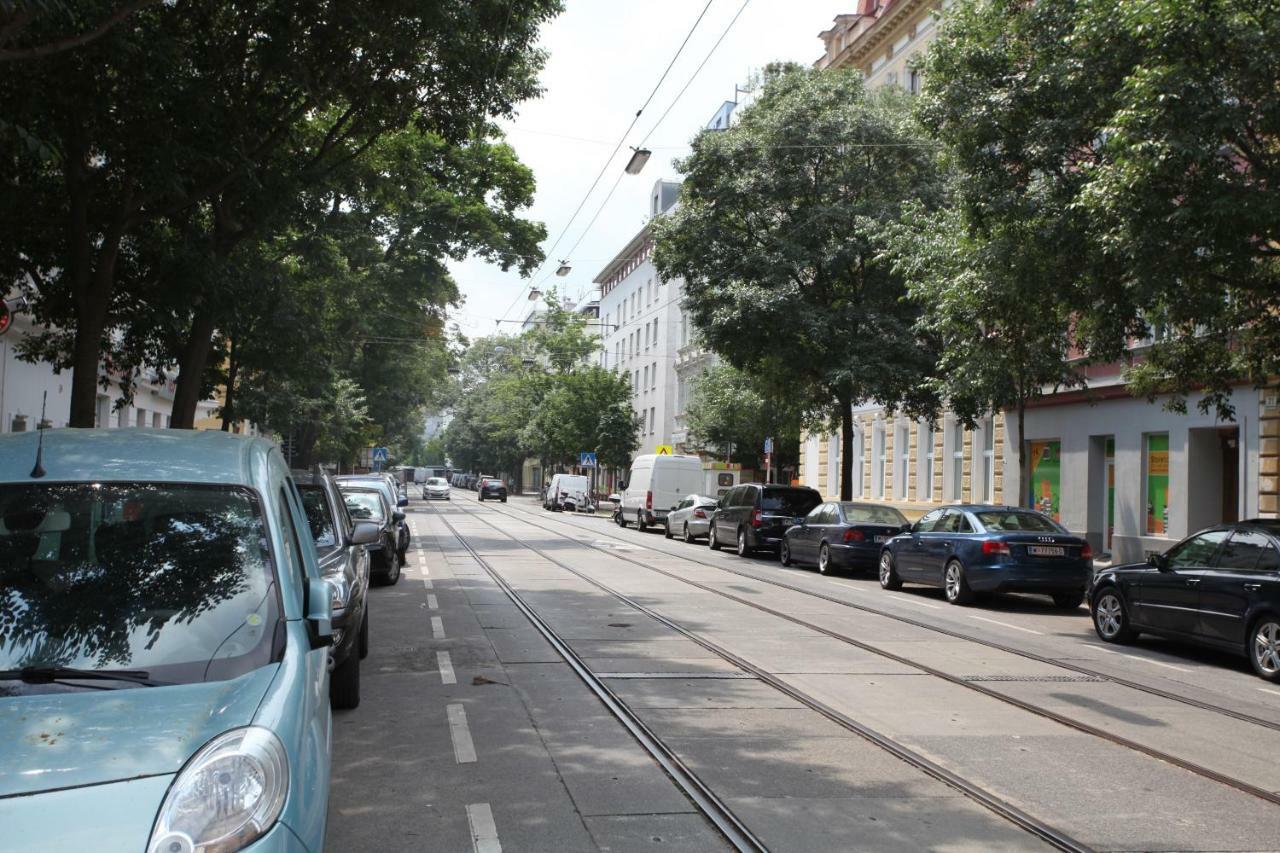 Casa Nostra - Ruhige Stadtwohnung Mit Balkon Vienna Luaran gambar