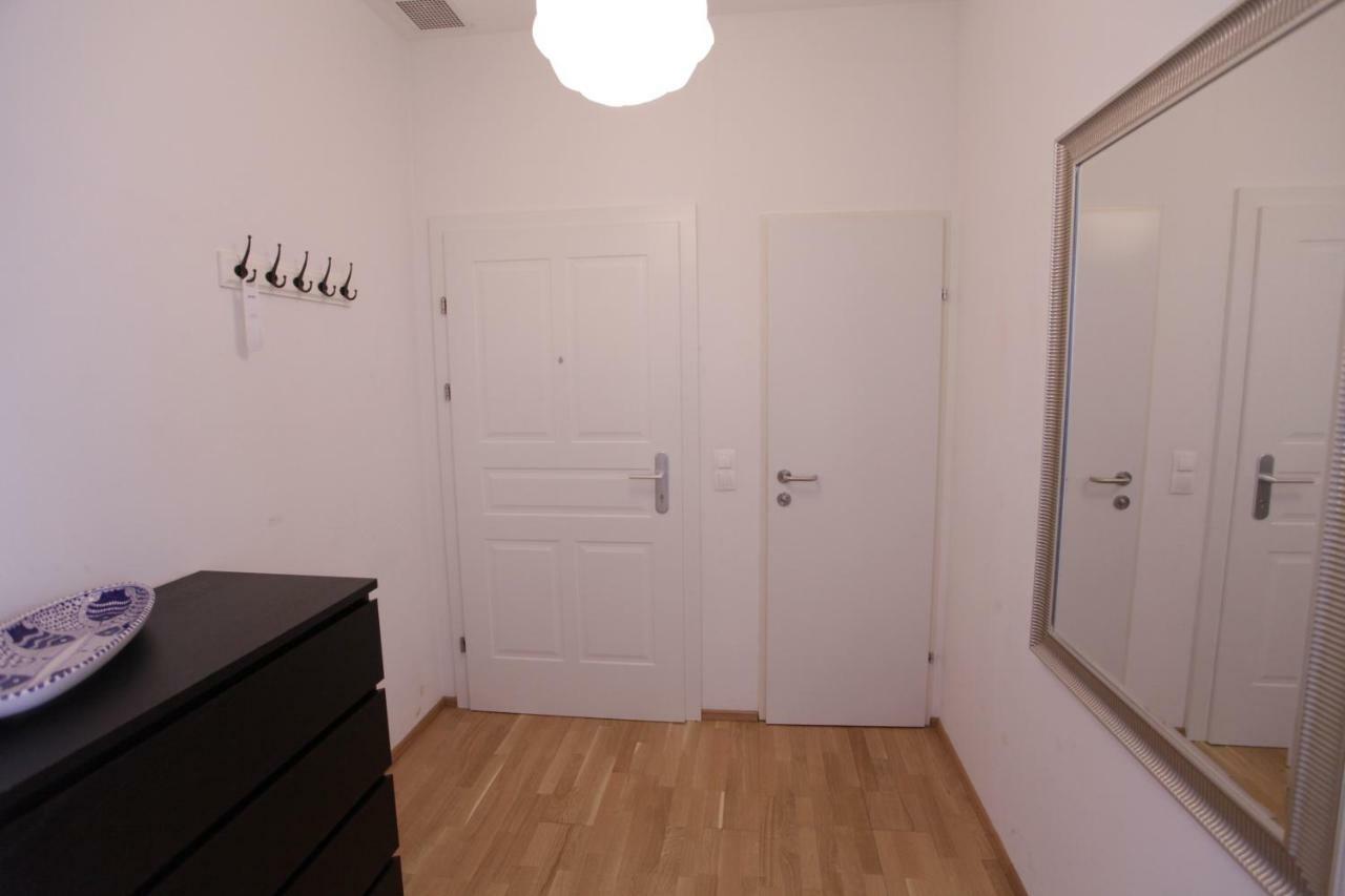 Casa Nostra - Ruhige Stadtwohnung Mit Balkon Vienna Luaran gambar