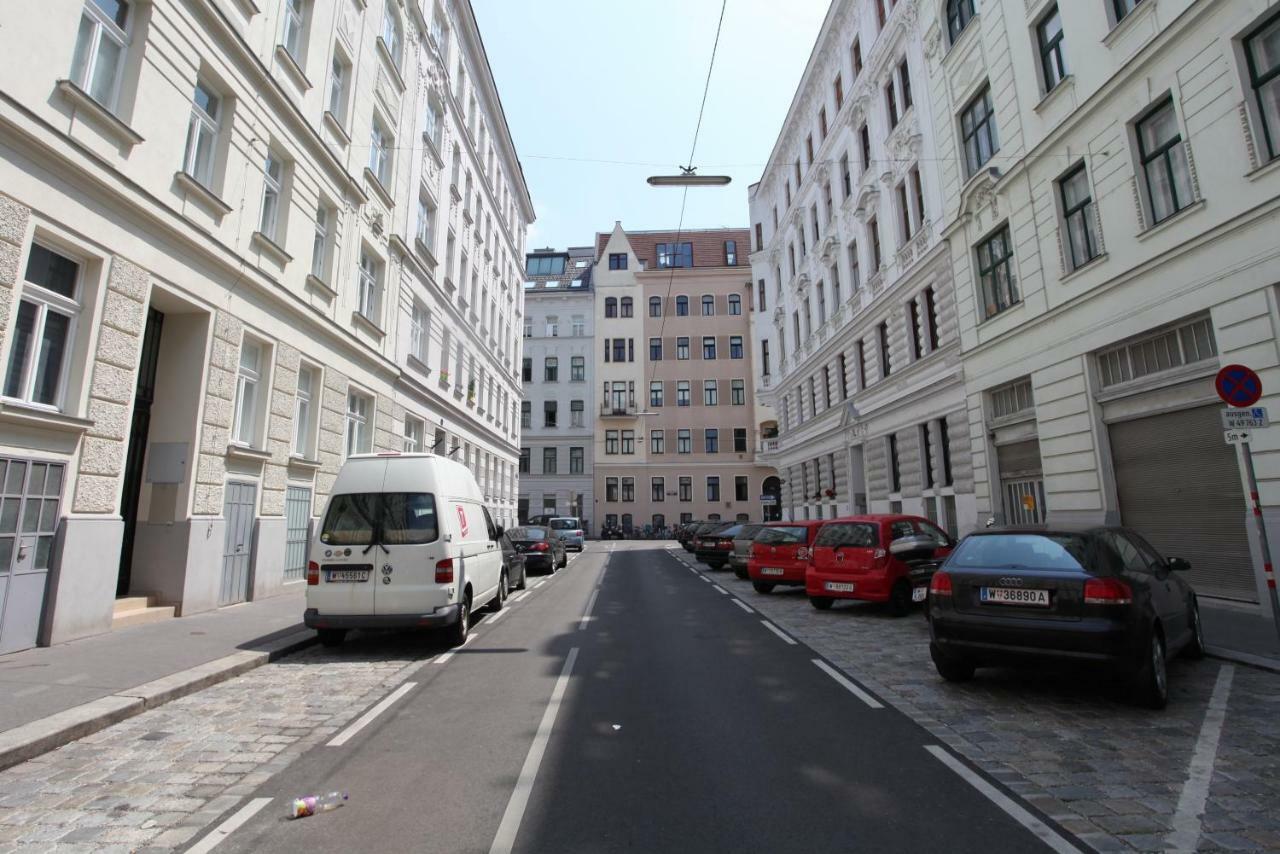 Casa Nostra - Ruhige Stadtwohnung Mit Balkon Vienna Luaran gambar